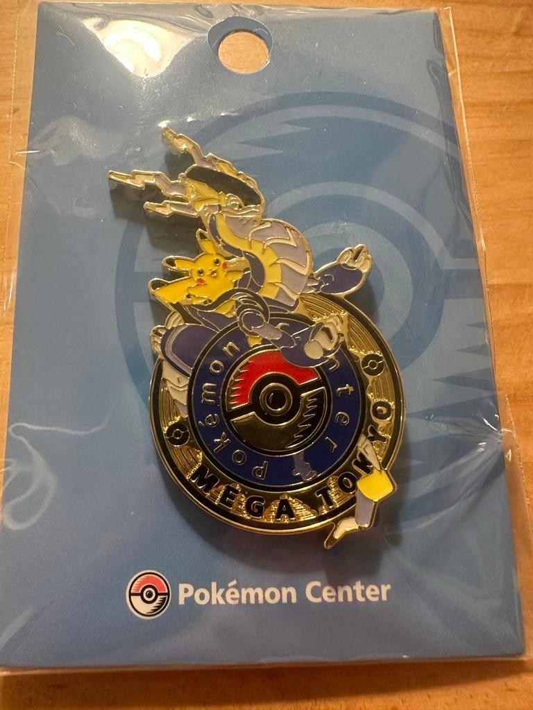 Pokémon Center Mega Tokyo Collector 2023 Badge, Ophalen of Verzenden, Nieuw, Overige typen