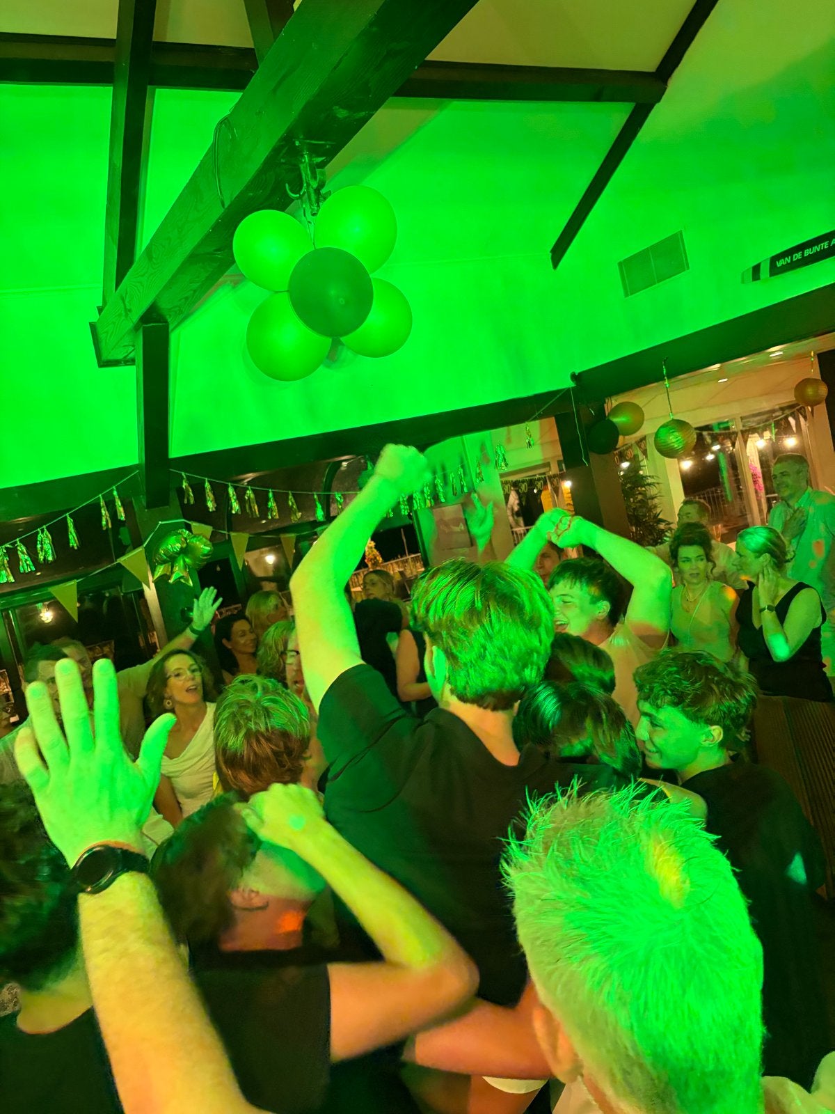 Feest DJ huren | Bruiloft • Verjaardag • Bedrijfsfeest, Dj