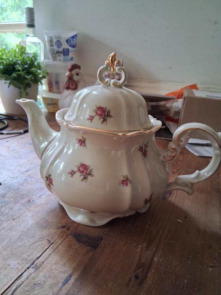 ZELDZAAM!! Theepot Hertel Jacob Bavaria vol met roze roosjes, Ophalen of Verzenden