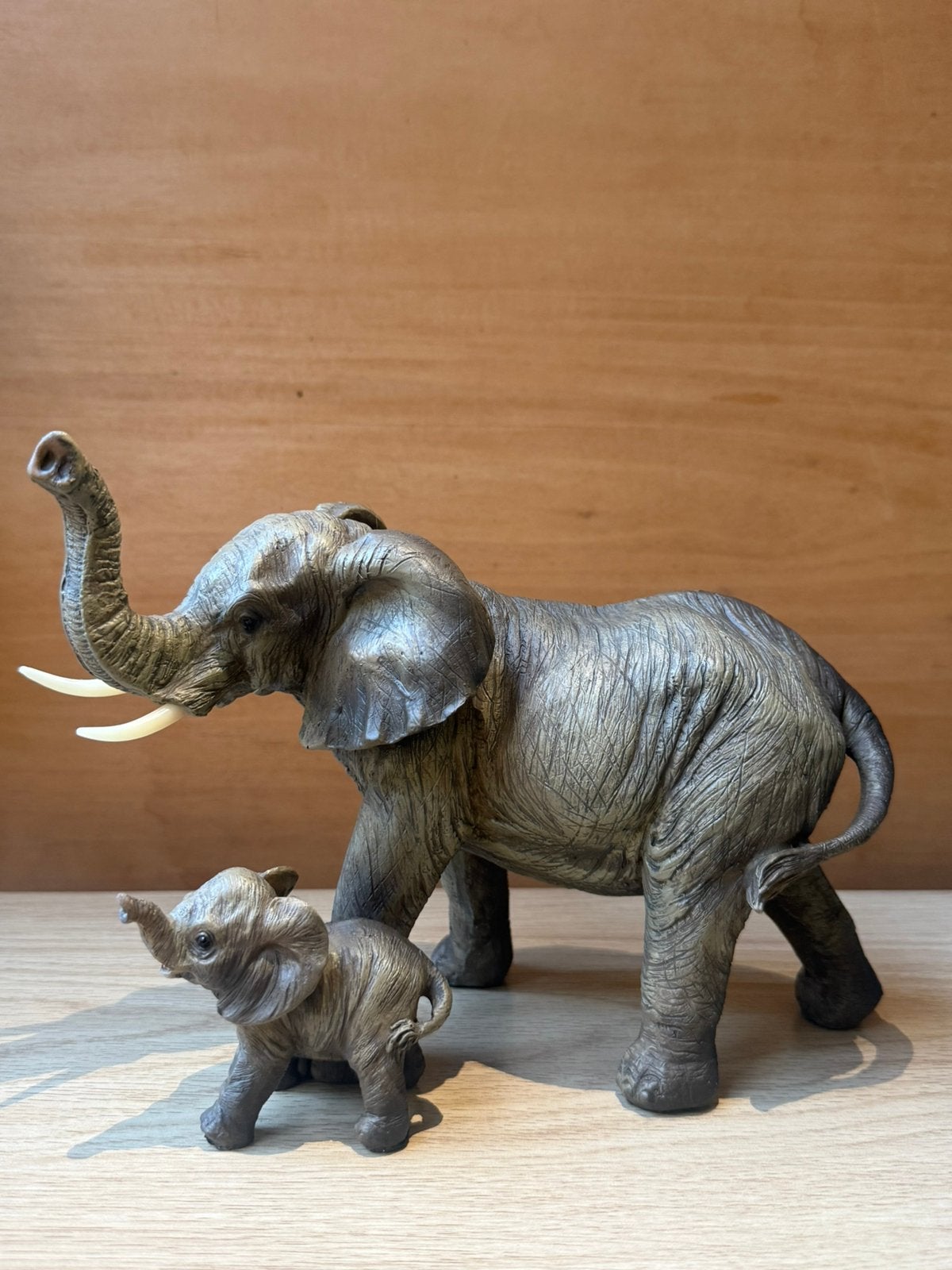 Olifant met baby aan poot 23 cm – jungle decoratie – nieuw, Tickets en Kaartjes, Eén persoon, Overige typen