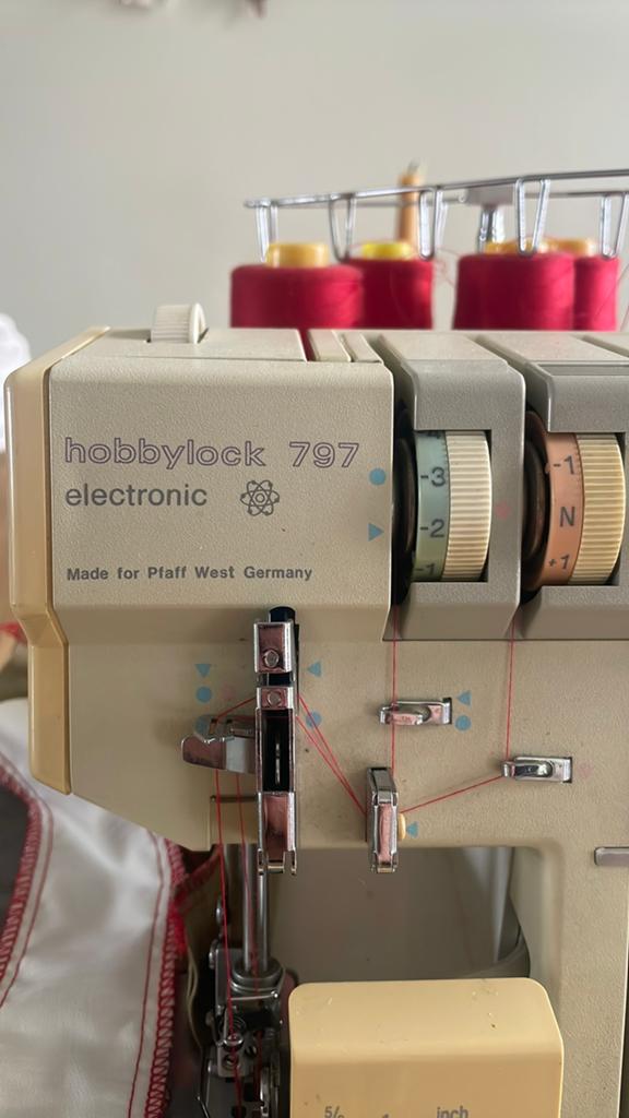 Pfaff hobbylock 797 - zeer goede staat!, Hobby en Vrije tijd, Ophalen of Verzenden, Zo goed als nieuw
