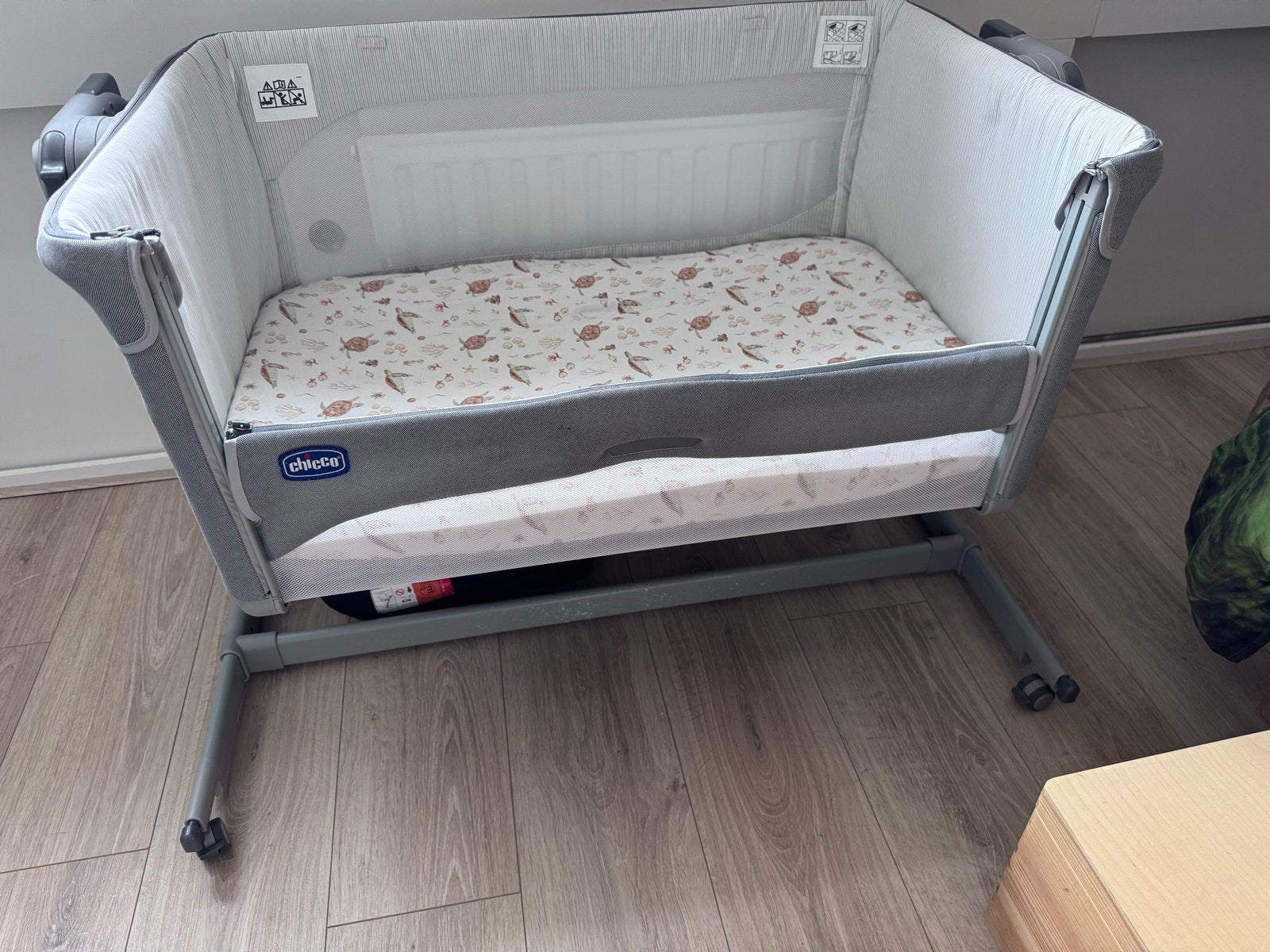 Chicco Next2Me Co-sleeper - Grijs - inclusief hoeslaken, Ophalen, Zo goed als nieuw, Wieg