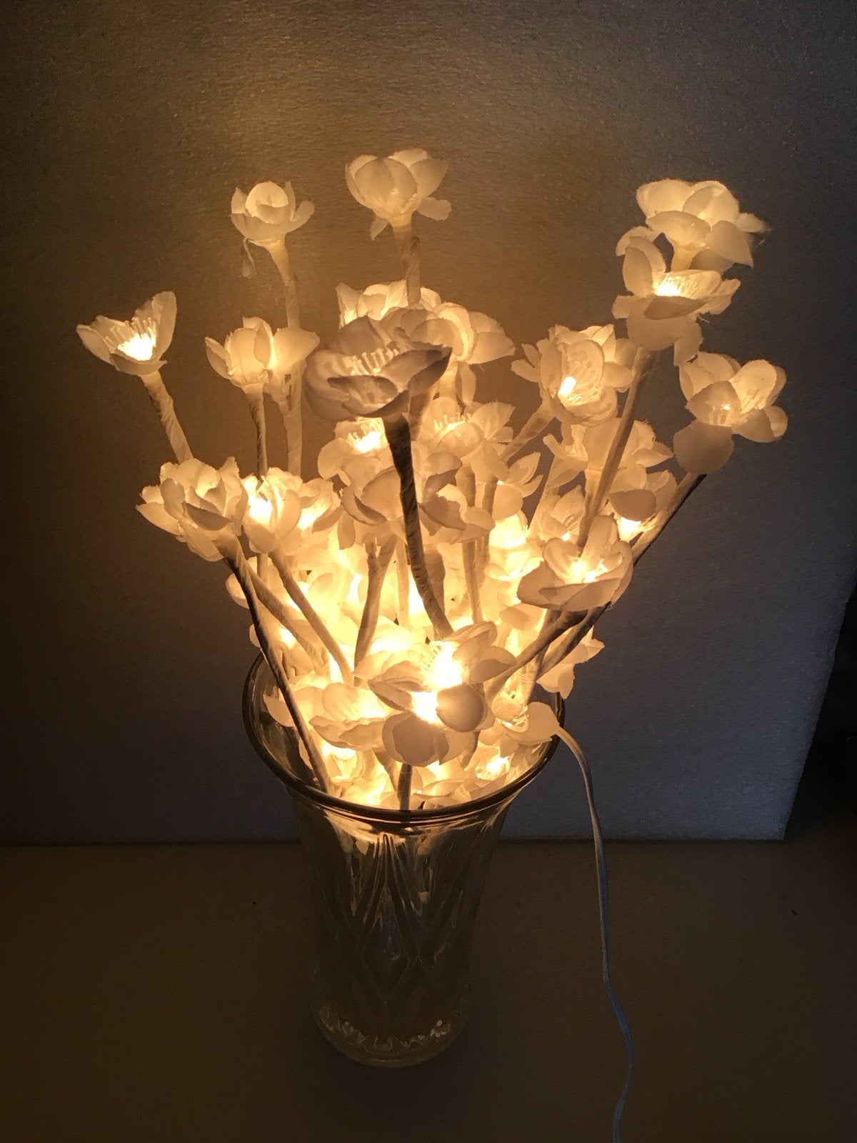 Verlichte bloemen in vaas - Sfeervolle decoratie, Diversen, Ophalen of Verzenden, Zo goed als nieuw
