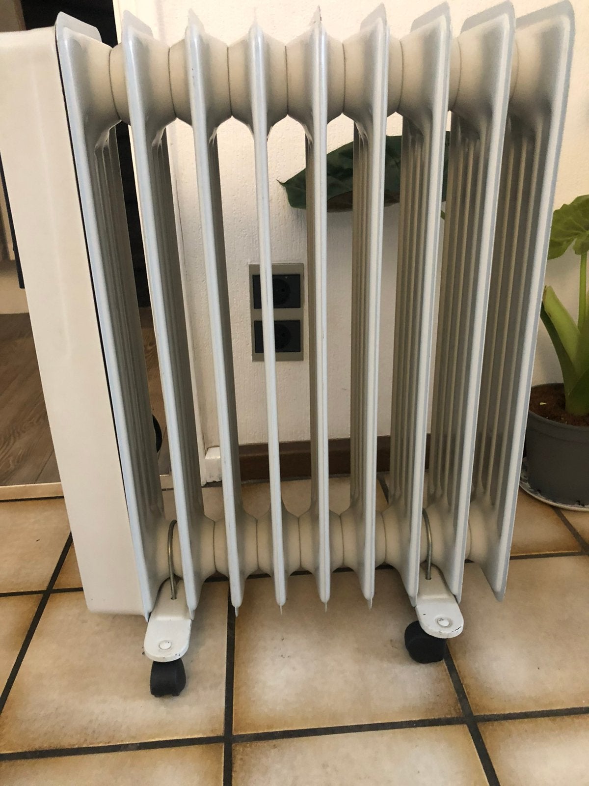 Een mooie elektrische olie radiator kachel 2000 watt., Ophalen, 30 tot 80 cm, Kachel, Minder dan 60 cm