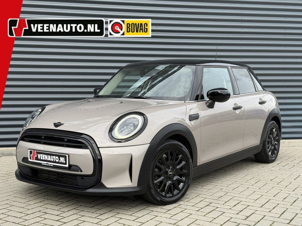 MINI Mini 1.5 Cooper Apple/Navi (bj 2022, automaat), 136 pk, Gebruikt, Zwart, Leder en Stof