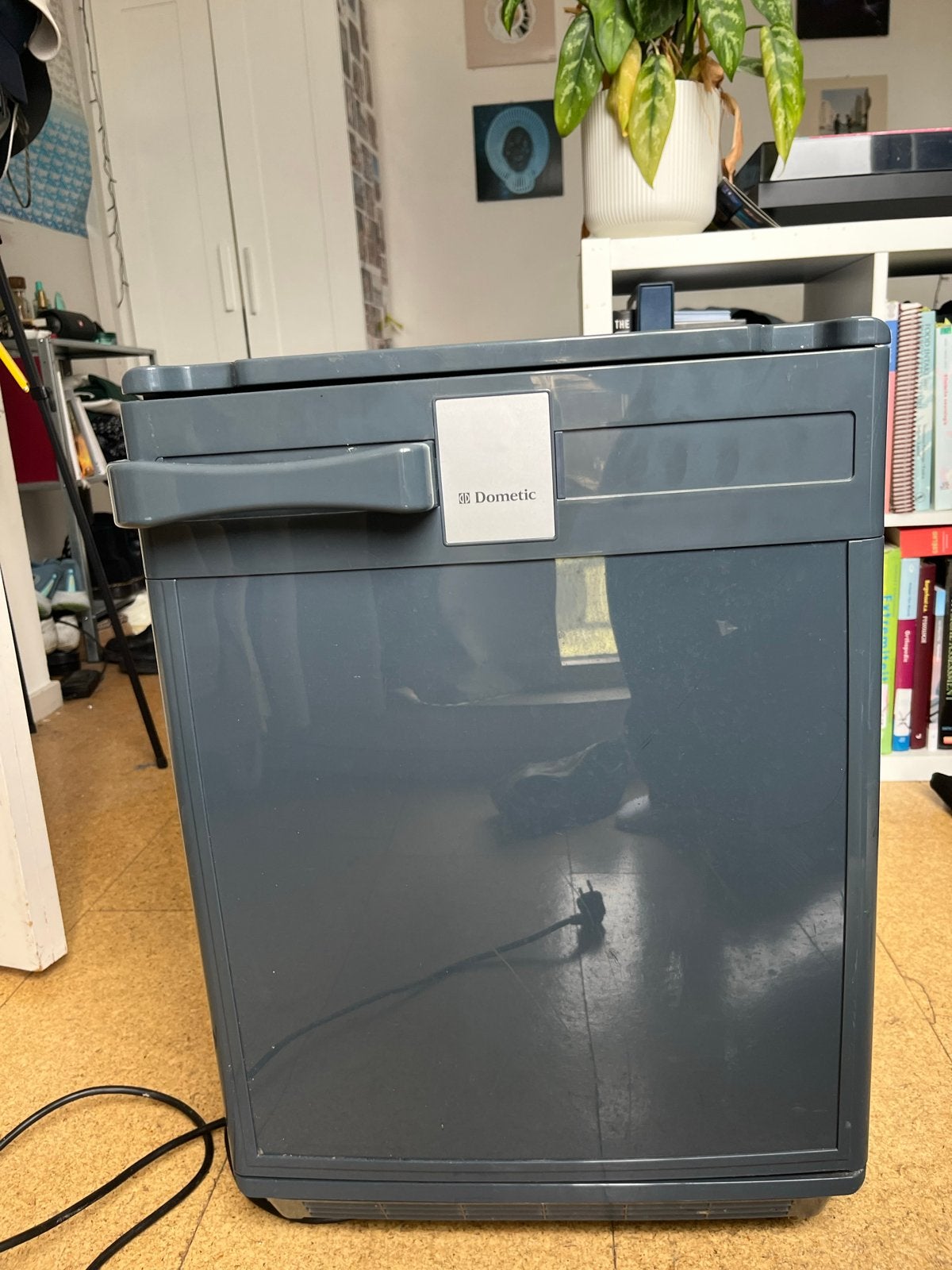 Dometic Mini Koelkastje 1m Hoog - Ideaal voor Kleine Ruimtes, Minder dan 75 liter, Ophalen, 85 tot 120 cm, Zonder vriesvak