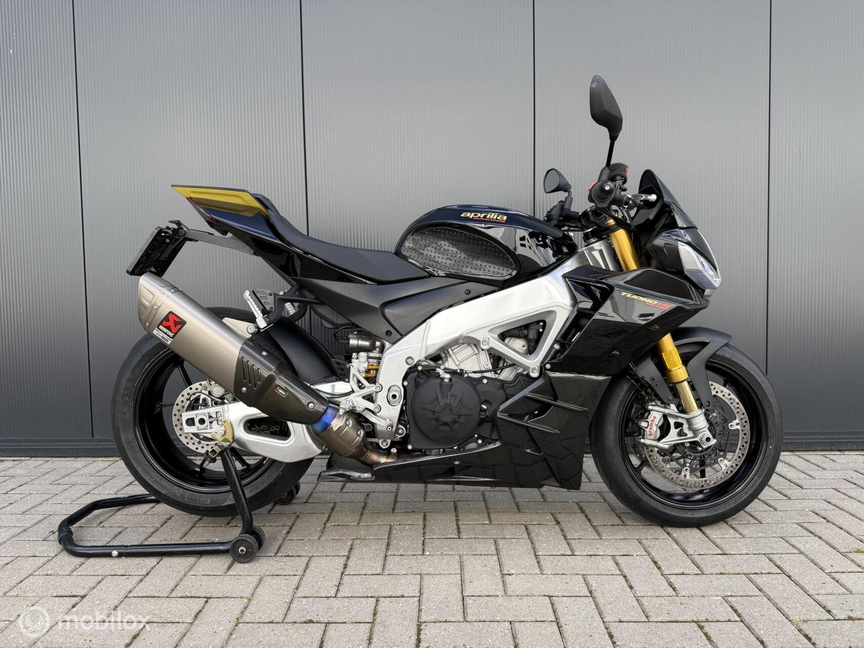 Aprilia Tuono V4 1100 Factory 2023 Akrapovic, Traction Control, 1077 cc, Via Michelangelo 1 Noale, Aprilia
