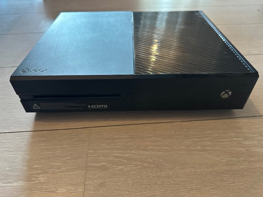 Xbox One Console - Goede Staat + twee spelletjes, Xbox One, Ophalen of Verzenden, Met 1 controller, 500 GB