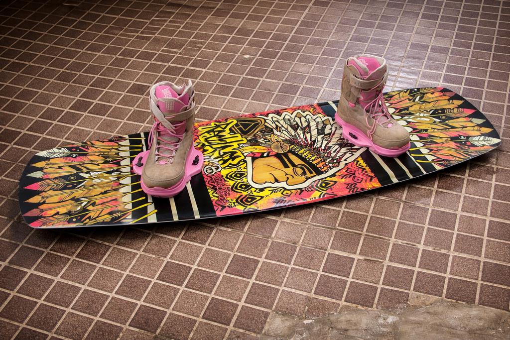 Wakeboard met schoenen, Ophalen of Verzenden, Zo goed als nieuw, Board en Schoenen