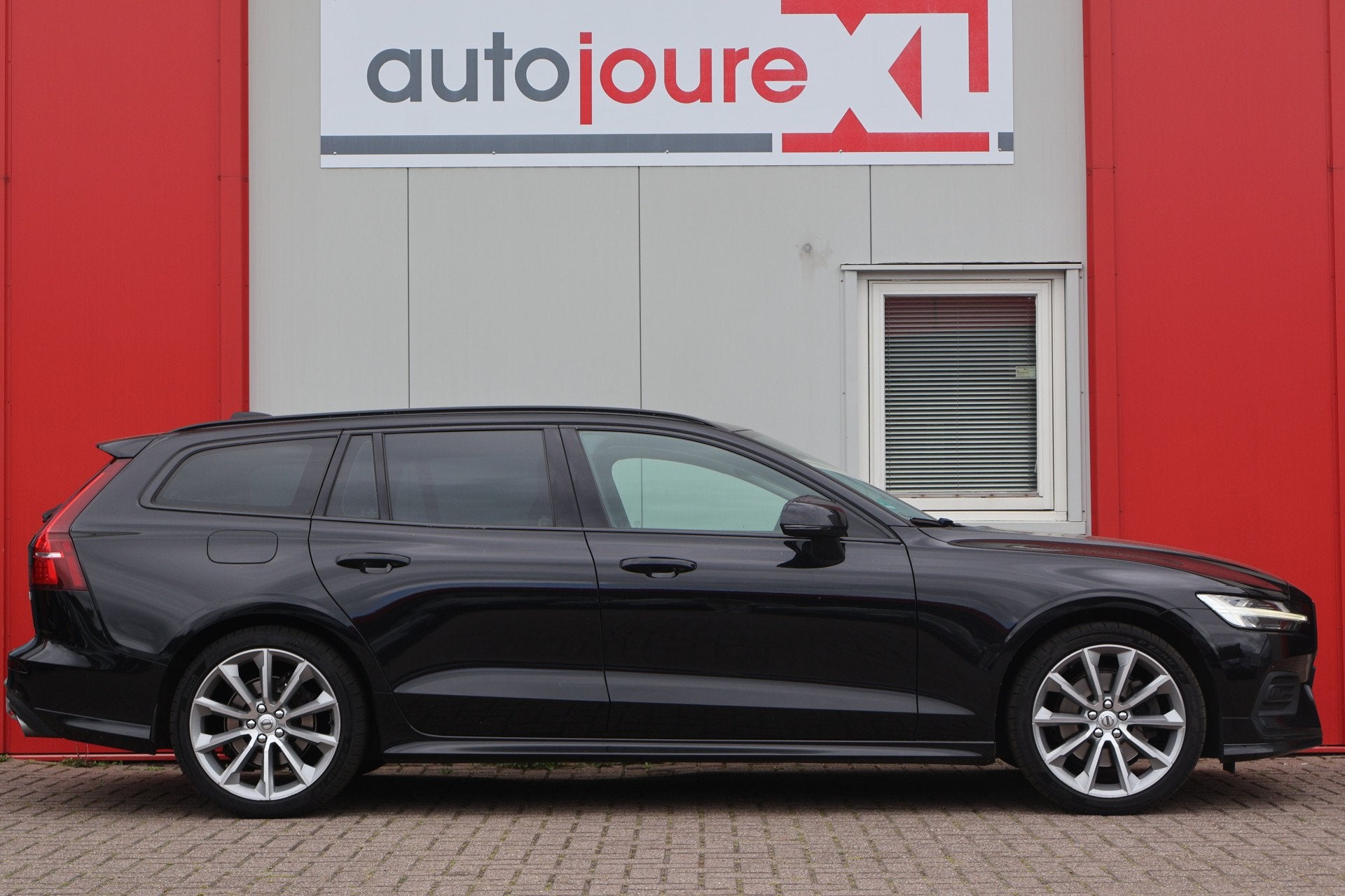 Volvo V60 2.0 T4 Momentum Pro (bj 2019, automaat), Auto's, Automatische klimaatregeling, 15 km/l, 4 cilinders, 1969 cc