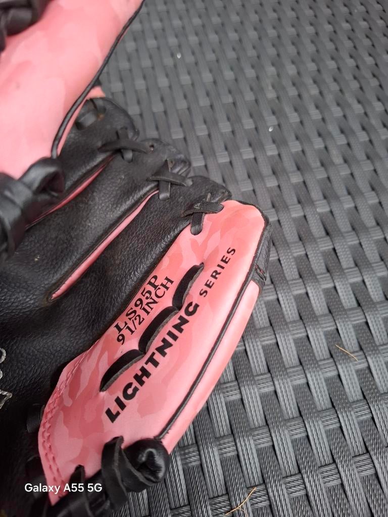 Rawlings Lightning Series Honkbalhandschoen - Zwart/Roze, Honkbal, Customerservice@rawlings.com, Rawlings, Rawlings Sporting Goods, 510 Maryville University Dr, St. Louis, MO 63141, USA