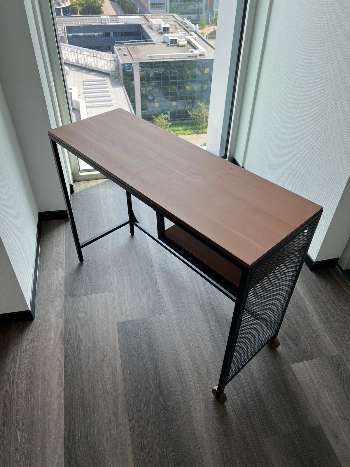 Wooden Ikea Desk, Huis en Inrichting, Bureaus, Ophalen, Zwart, Hout, Zo goed als nieuw