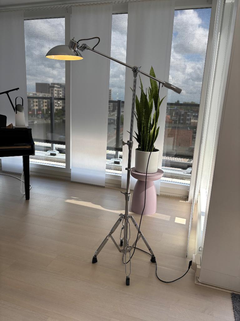 Staande design lamp, Ophalen, Zo goed als nieuw, Metaal, Modern