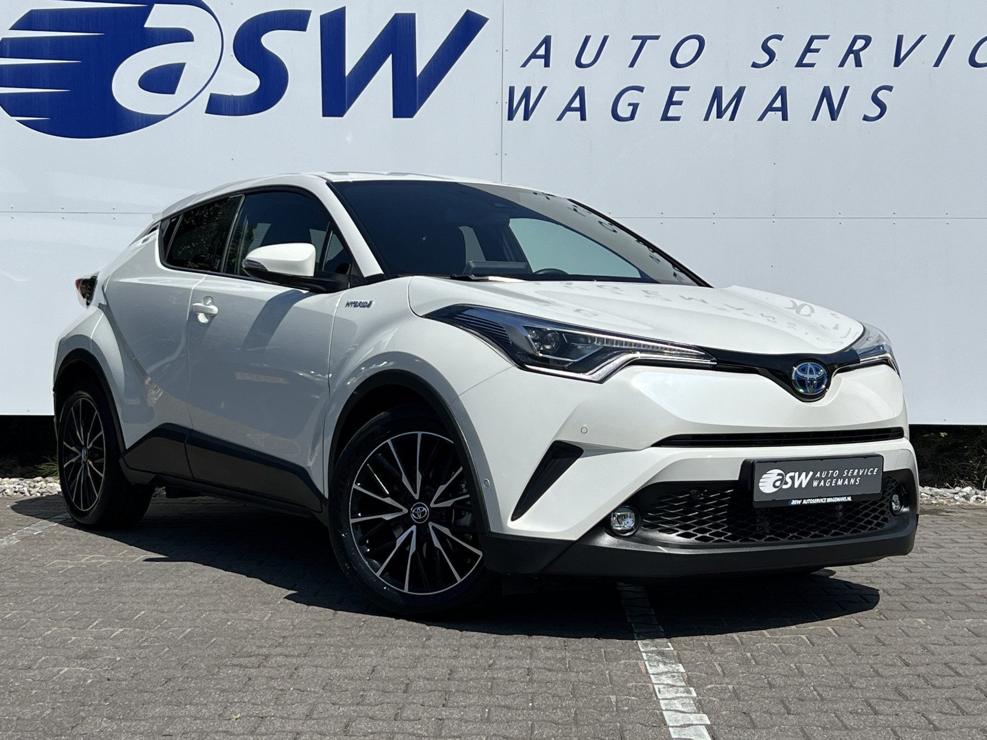 Toyota C-HR 1.8 Hybrid Team D | Premium LED | ACC | Camera |, Stof, 4 cilinders, Met garantie (alle), Bedrijf
