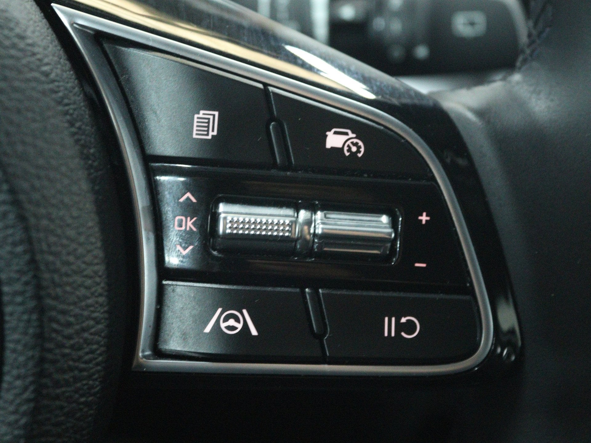 Foto 8 van Kia Ceed Sportswagon 1.0 T-GDi DynamicPlusLine | Stuur-/Stoe