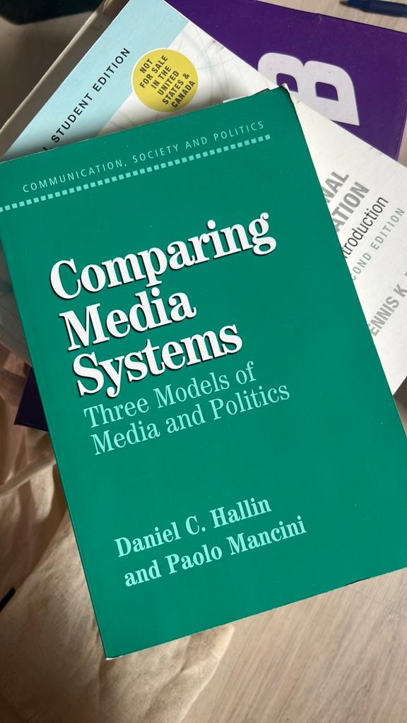 Comparing Media Systems: Three Models of Media and Politics, Ophalen of Verzenden, Zo goed als nieuw, Overige uitgevers, Engels