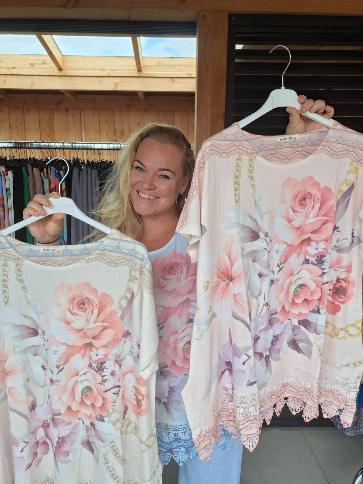 Bloemenprint T-shirt met korte mouwen los of als partij, Maat 46/48 (XL) of groter, Nieuw, Ophalen of Verzenden, Korte mouw