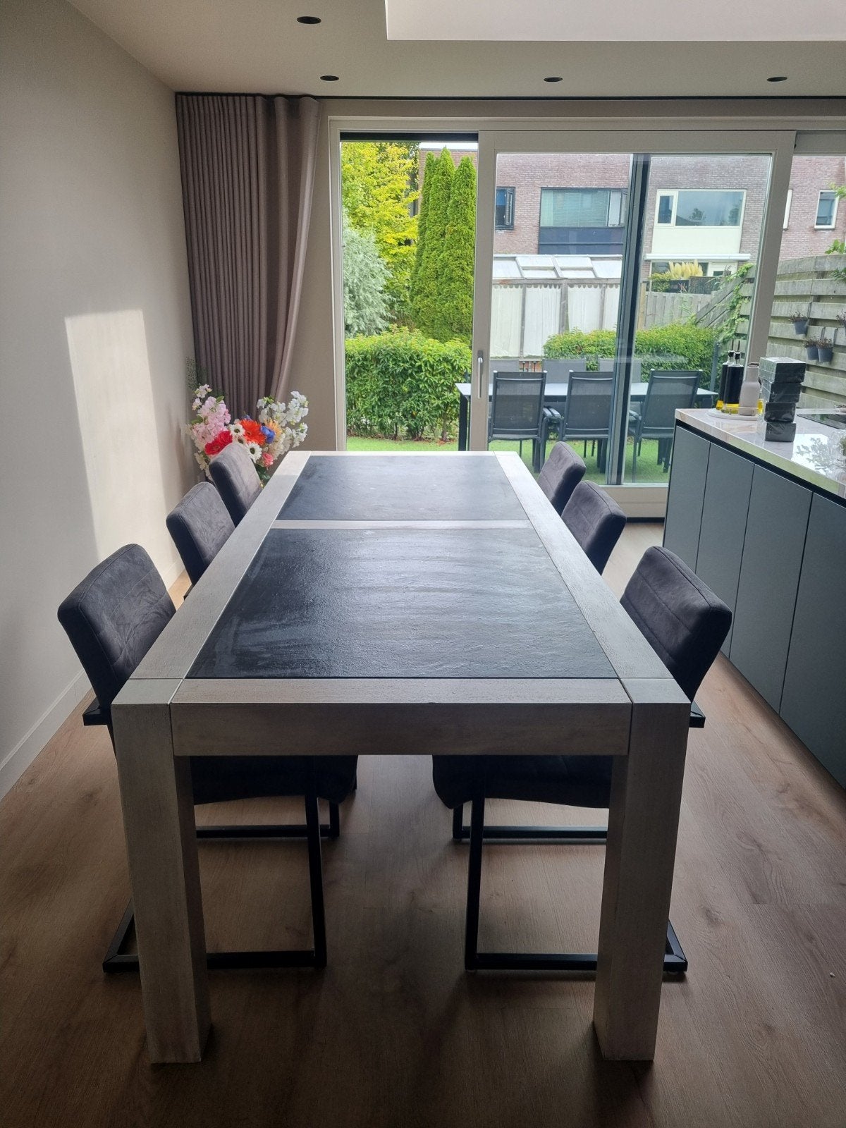 Houten eettafel met leisteen inleg en 6 Lizzy stoelen, Huis en Inrichting, Tafels | Eettafels, Ophalen, Gebruikt, Overige materialen