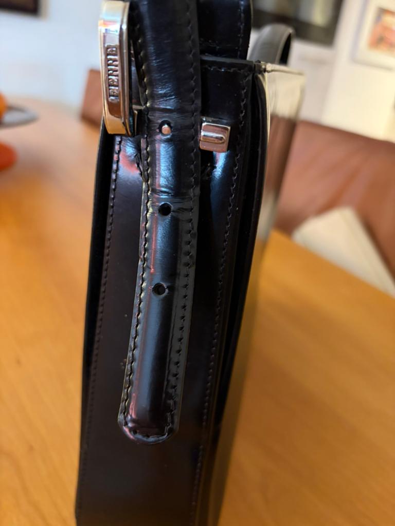 Zwarte lakleren schoudertas van GIANFRANCO FERRE, Sieraden, Tassen en Uiterlijk, Ophalen of Verzenden, Zo goed als nieuw, Zwart
