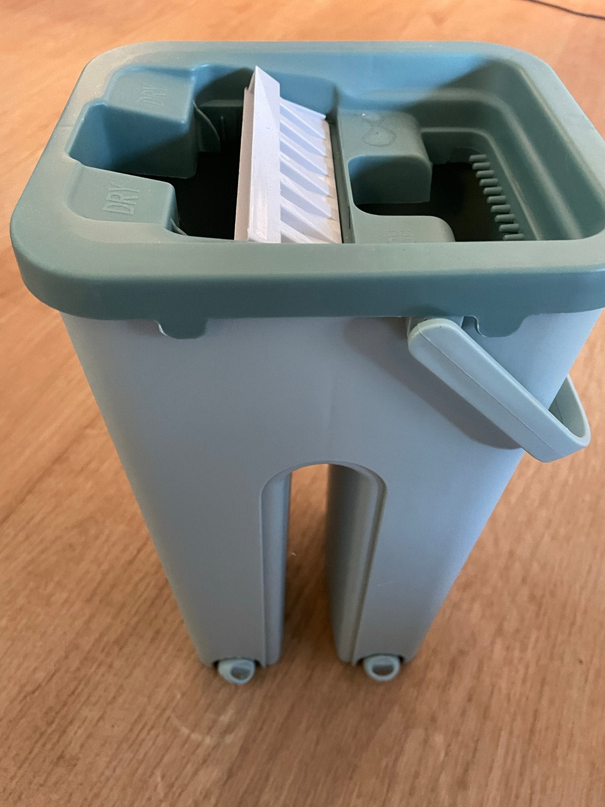 Vloerreiniger van plastic, Ophalen, Dweilemmer, -bak, of -wagen