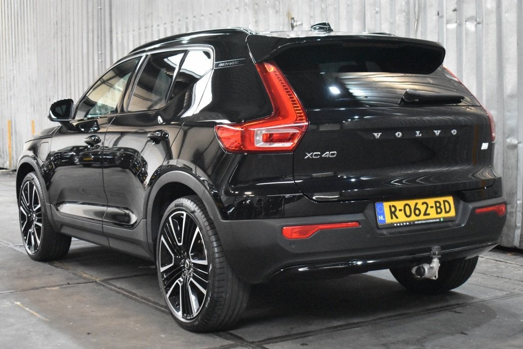 Volvo XC40 T5 262PK [Plug-In] Plus Dark | Trekhaak | BLIS |, Automaat, 1712 kg, 24 maanden, Zwart