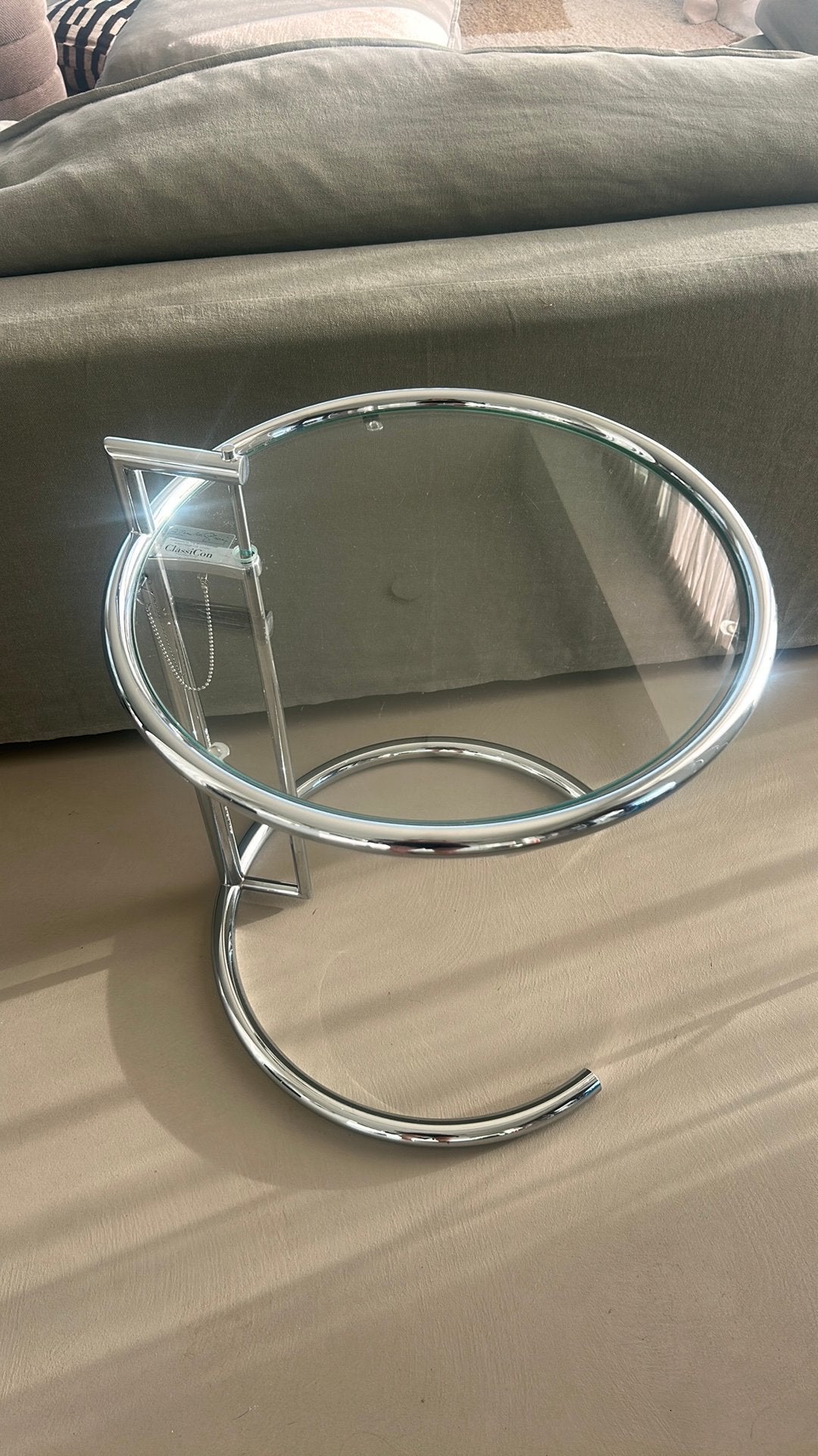 Origineel ClassiCon tafeltje Eileen Gray, Minder dan 55 cm, Bauhaus, Rond, Nieuw