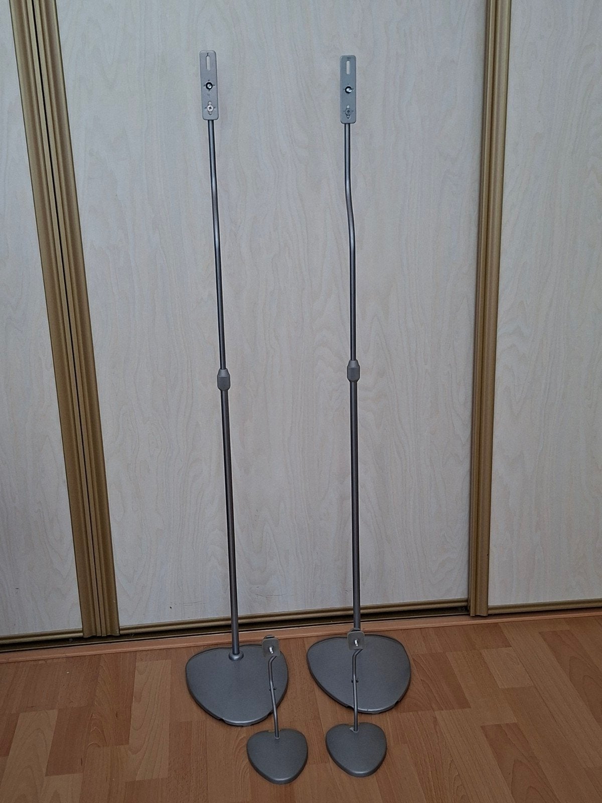Speakerstandaarden Vivanco - 2 stuks groot en 2 stuks klein, Overige merken, Gebruikt, Inclusief standaarden, Overige typen