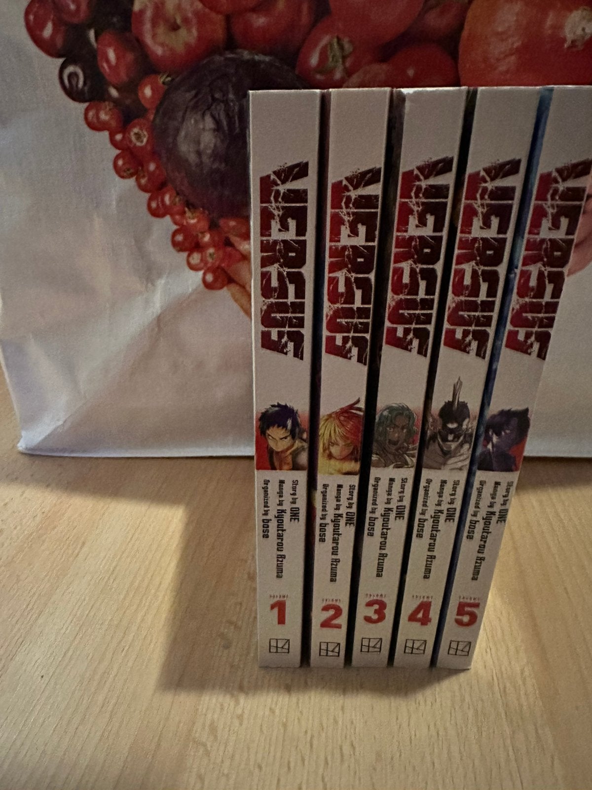 Versus Manga 1-5!, Boeken, Meerdere comics, Ophalen of Verzenden, Zo goed als nieuw, Japan (Manga)
