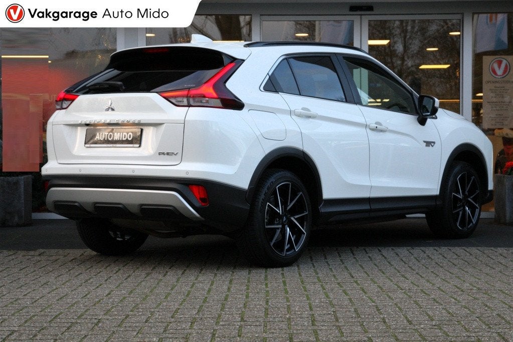 Mitsubishi Eclipse Cross 2.4 PHEV First Edition | Trekhaak |, 12 maanden, 14 kWh, 4 cilinders, Wit