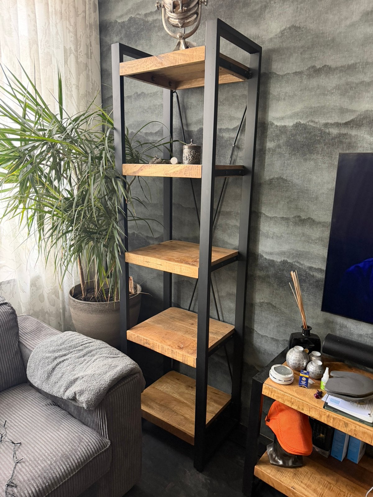 Mooie industrieele mangohouten kast Britt, Huis en Inrichting, Ophalen, Zo goed als nieuw