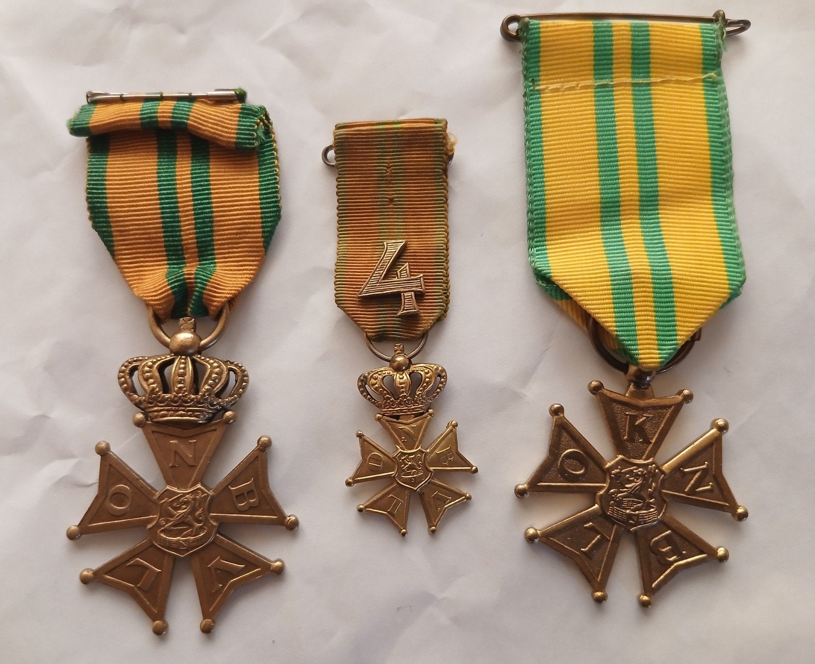 Set van 3 Vierdaagse Nijmegen medailles, Verzamelen, Ophalen of Verzenden, Landmacht, Nederland, Lintje, Medaille of Wings