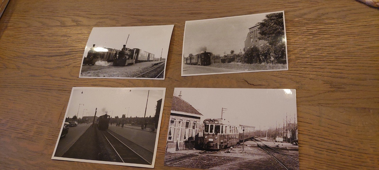 4 foto plaatjes van oude trams o.a DE TRAM VAN ROTTERDAM, Verzamelen, Foto, Ophalen of Verzenden, Zo goed als nieuw, 1940 tot 1960