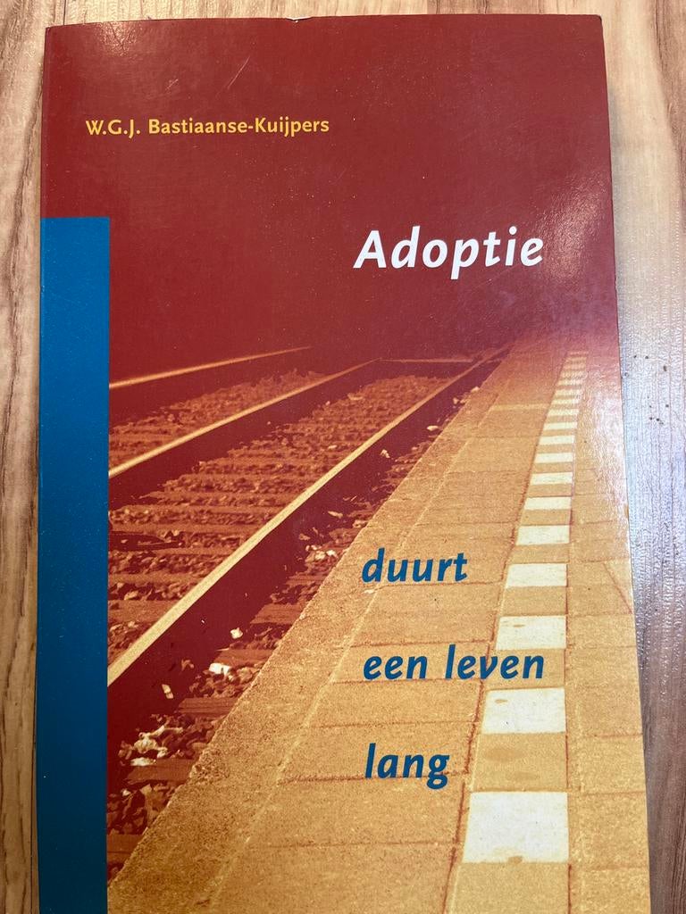 Adoptie duurt een leven lang - W.G.J. Bastiaanse-Kuijpers, Ophalen of Verzenden, Gelezen, Opvoeding vanaf 10 jaar