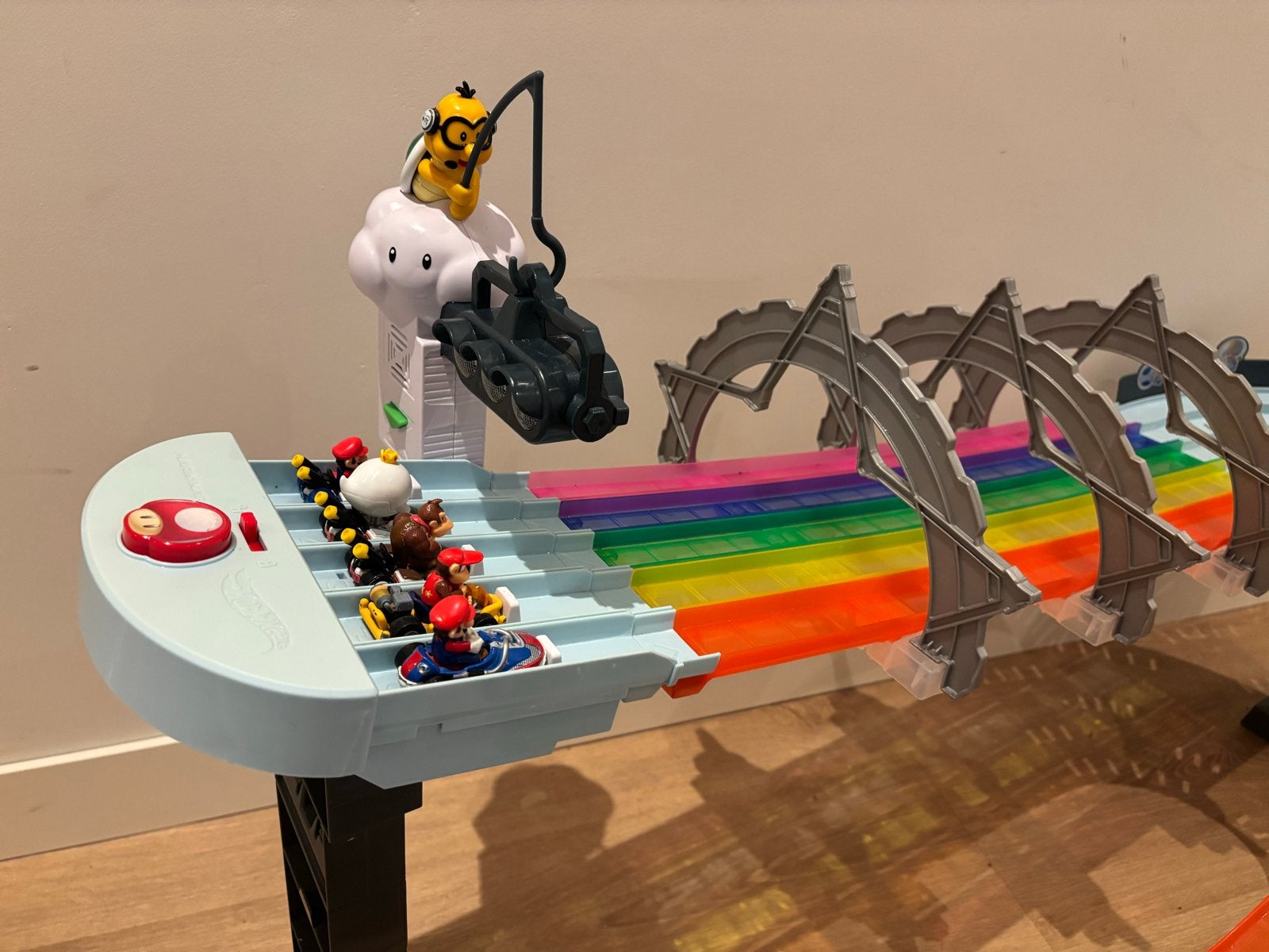 Hot Wheels Mario Kart Regenboogbaan met 6 auto's, Racebaan, Ophalen of Verzenden, Zo goed als nieuw, Hot Wheels
