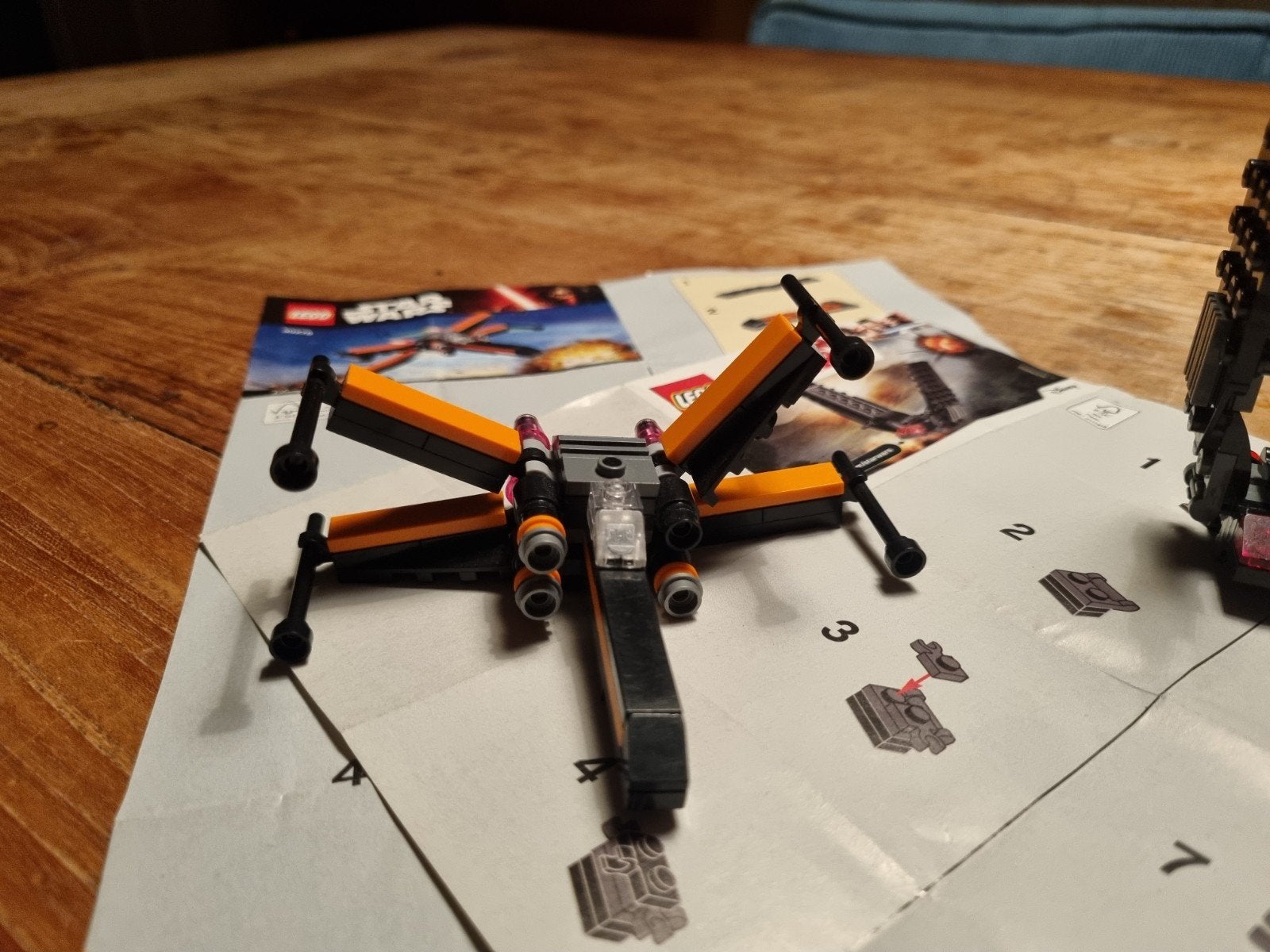 Foto 3 van LEGO Star Wars Kylo Ren's Shuttle (30380) uit 2016