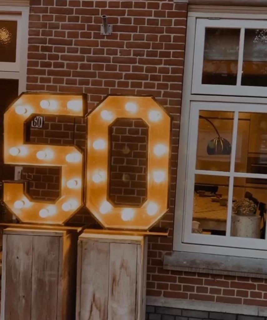 Huur led cijfers zwart/goud, Ophalen of Verzenden, Zo goed als nieuw, Monofun, Info@monofun.nl