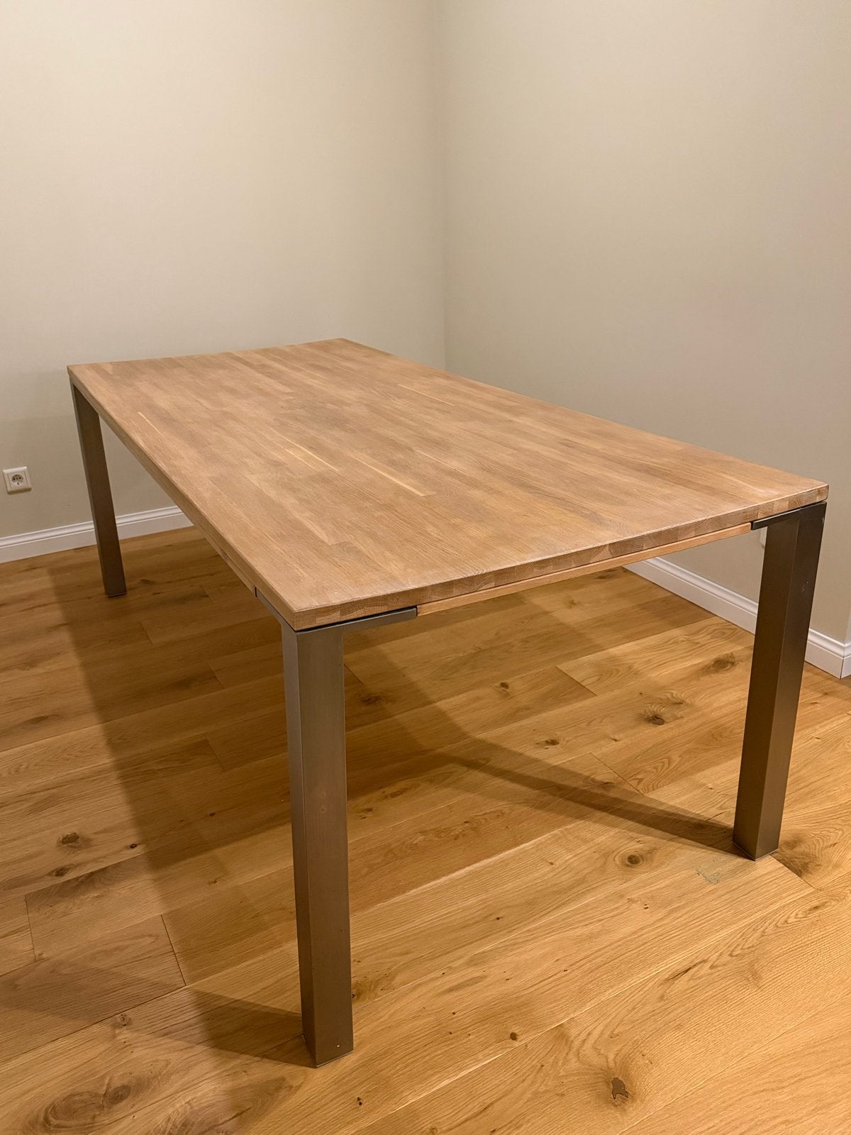 Eettafel met houten blad en metalen poten (Dinkng Table), Ophalen, 50 tot 100 cm, Zo goed als nieuw, 150 tot 200 cm