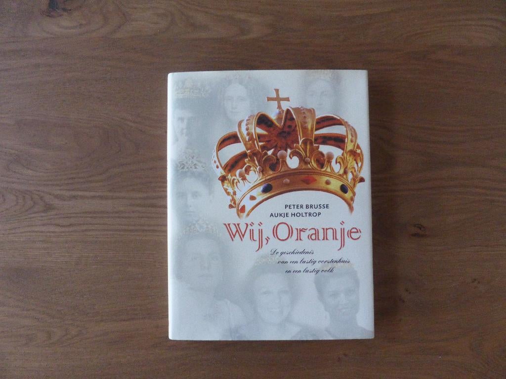 peter brusse wij , oranje de geschiedenis, Boeken, Ophalen of Verzenden, Zo goed als nieuw