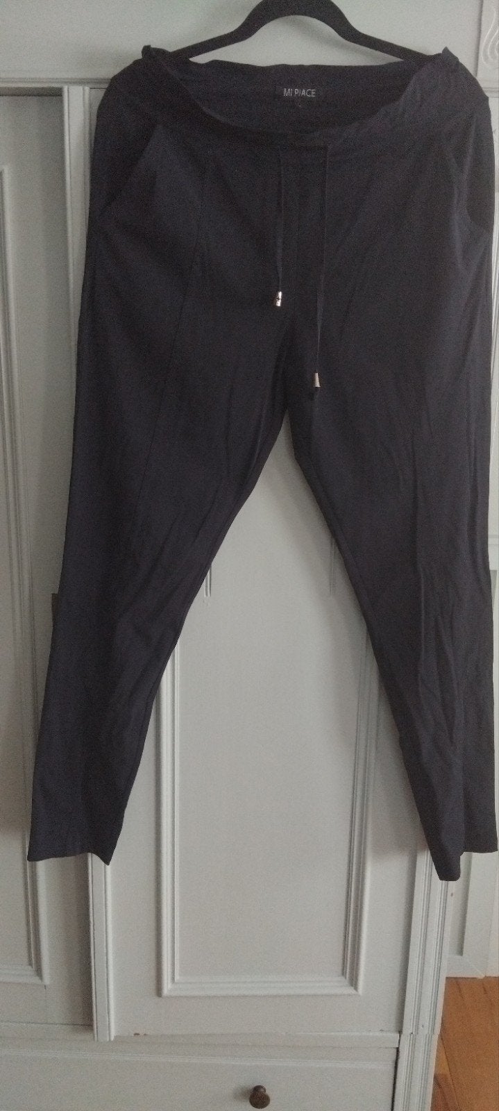 Donkerblauwe travel broek Mi Piace maat L, Kleding | Dames, Broeken en Pantalons, Ophalen of Verzenden, Maat 42/44 (L), Blauw