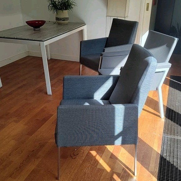 2x 2 grijze tuinstoelen, Ophalen, Gebruikt, Kunststof