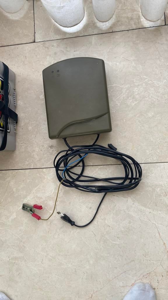 Accus en oplader kos en als set te koop, Watersport en Boten, Accessoires en Onderhoud, Zo goed als nieuw, Motor en Techniek, Ophalen