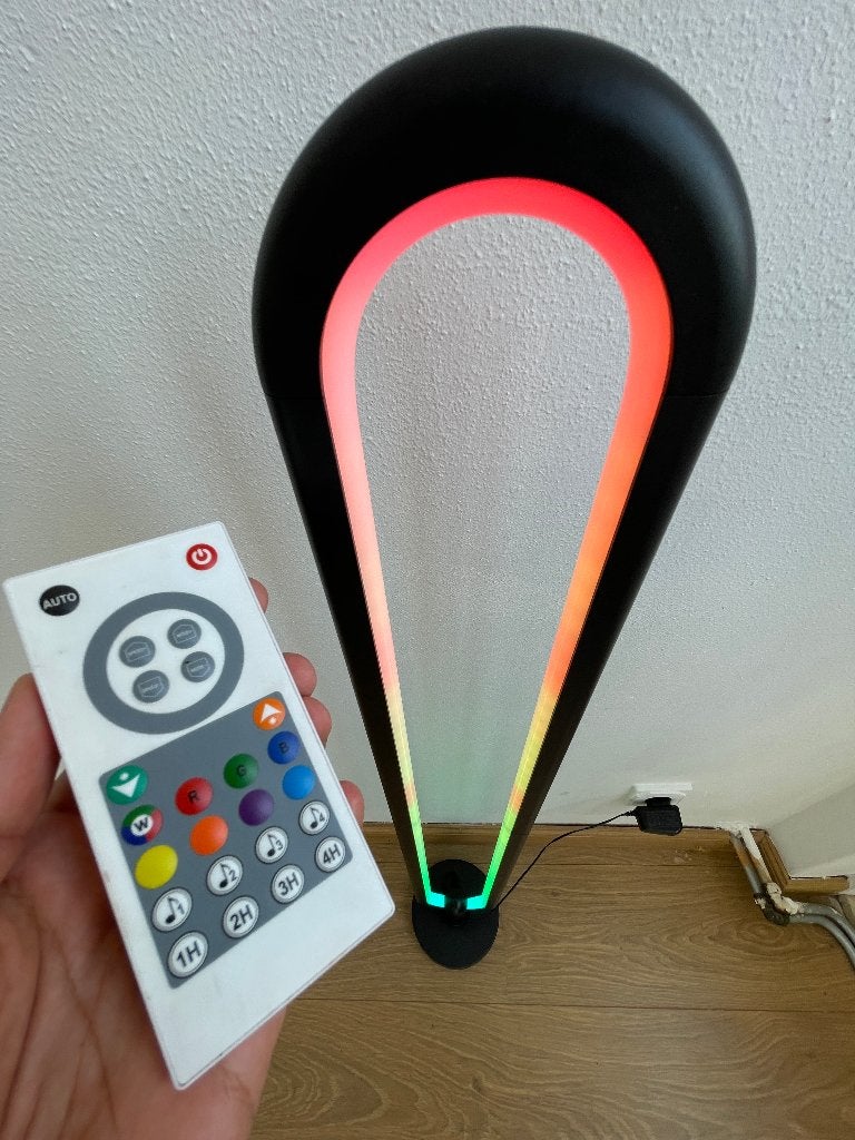 Grundig RGB LED vloerlamp 105 cm met afstandsbediening, Huis en Inrichting, Ophalen, Zo goed als nieuw, 100 tot 150 cm