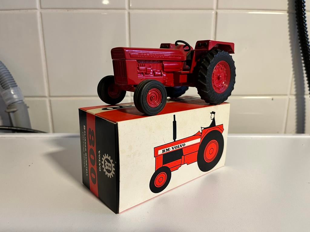 Volvo BM800 1/32, Ophalen of Verzenden, Zo goed als nieuw, Tractor of Landbouw, Overige merken