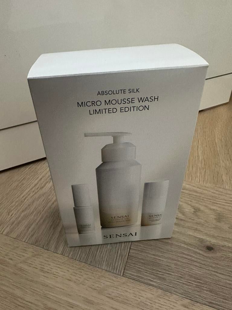 Sensai Absolute Silk micro mousse wash, Ophalen of Verzenden, Nieuw, Gehele gezicht, Reiniging