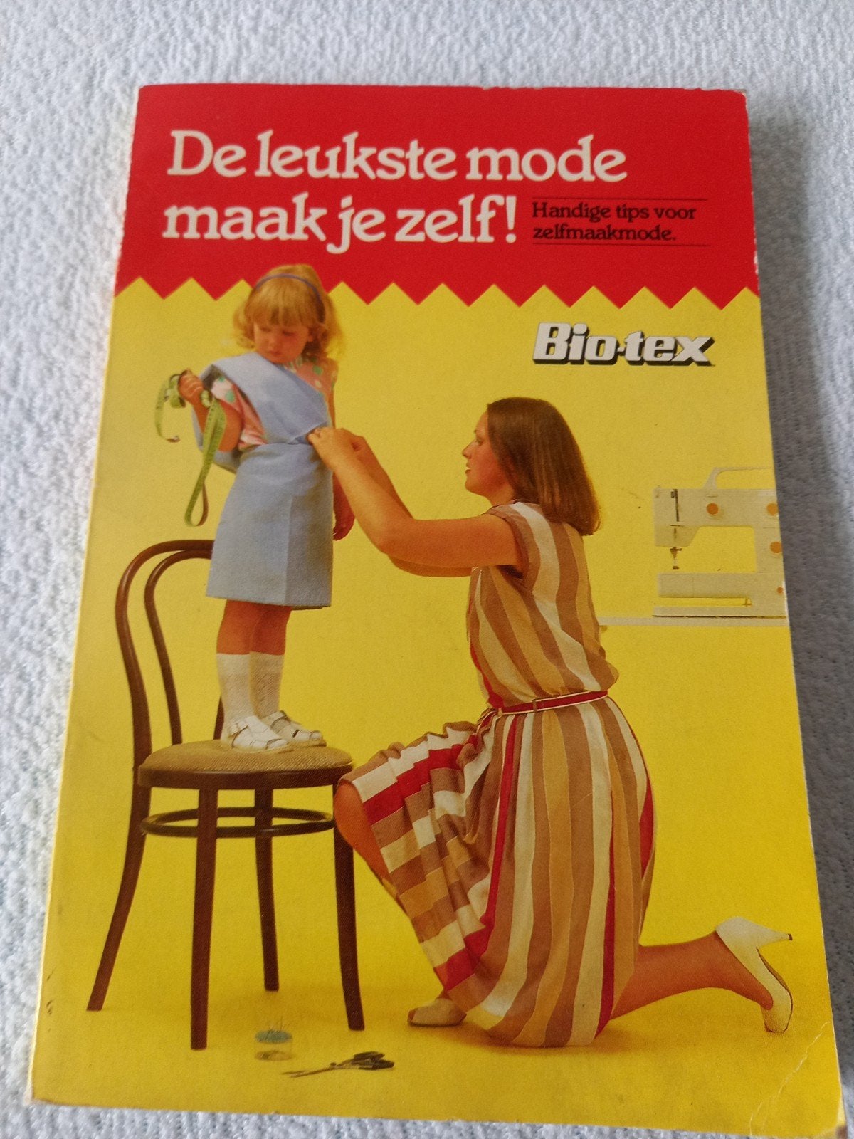 Uit 1981, Biotex de leukste mode maak je zelf, Ophalen of Verzenden, Zo goed als nieuw, Borduren en Naaien
