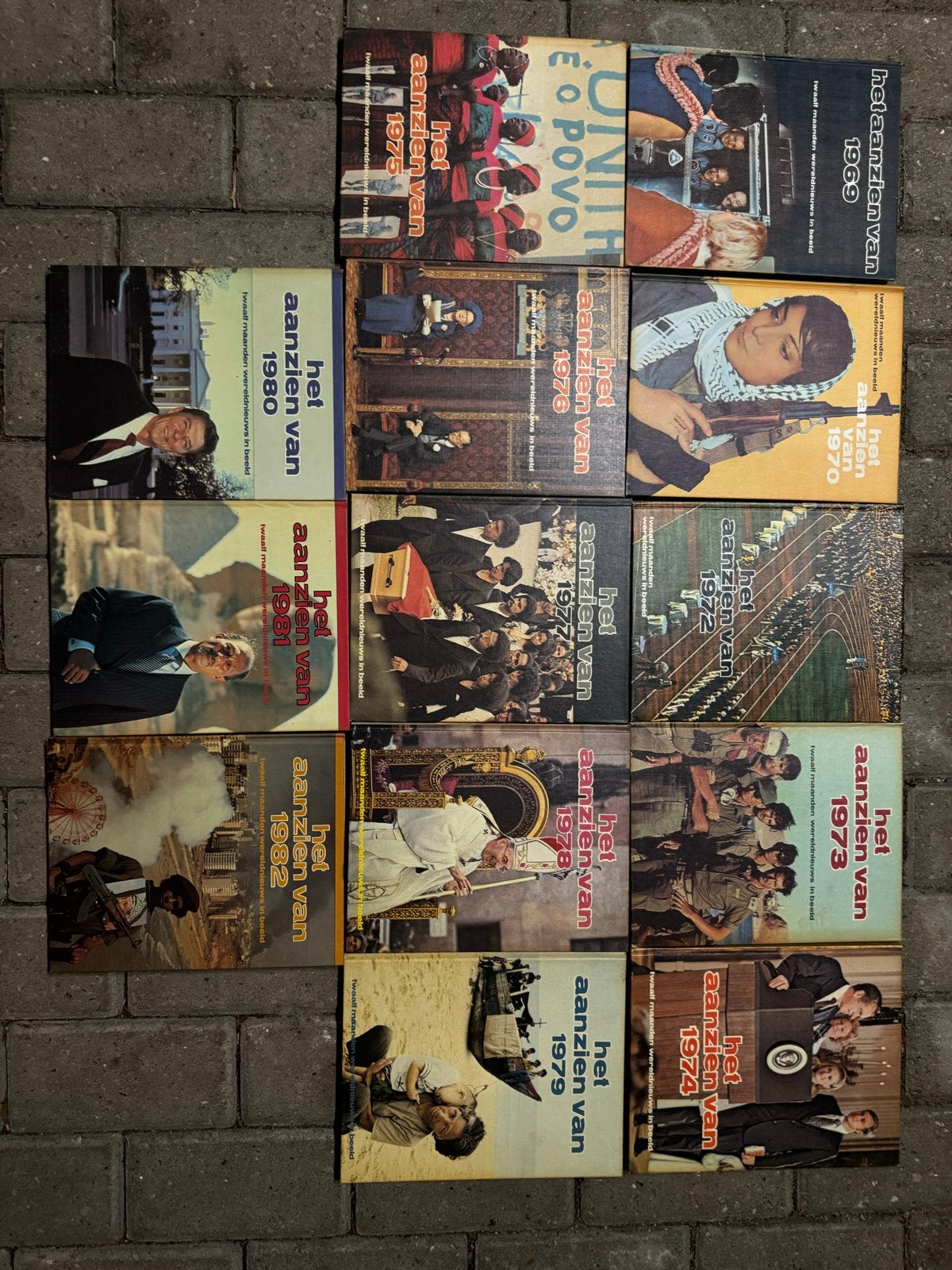 Collectie "Het aanzien van"-jaarboeken (1969-1982), Boeken, Ophalen of Verzenden, 20e eeuw of later, Gelezen