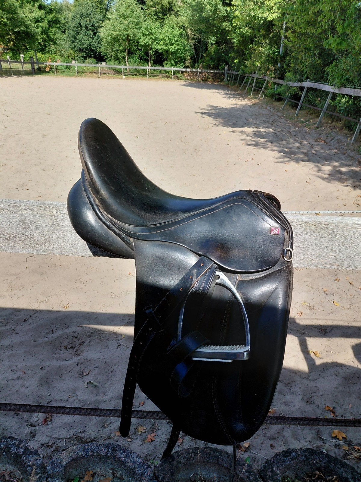 Te koop Zwart Rossner 17,17.5 inch zadel, Dieren en Toebehoren, Ophalen, Gebruikt, Dressuur, M (17 inch)