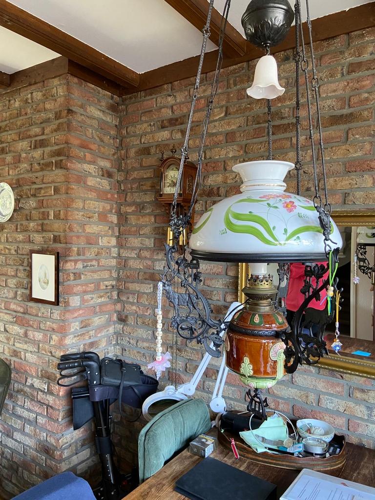 Antieke olielamp met beschilderde kap., Ophalen