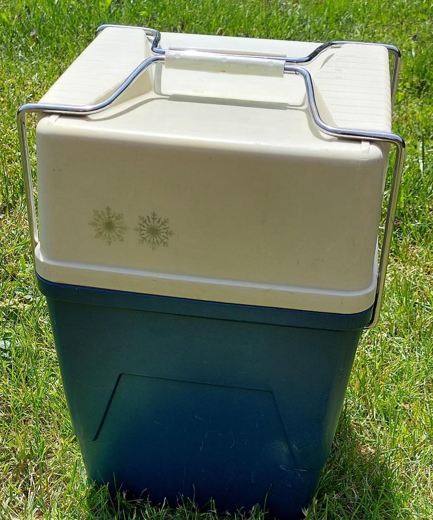 Coole koelbox, handig en degelijk, met solide sluitsysteem, Ophalen, Gebruikt, Koelbox, Koelelement