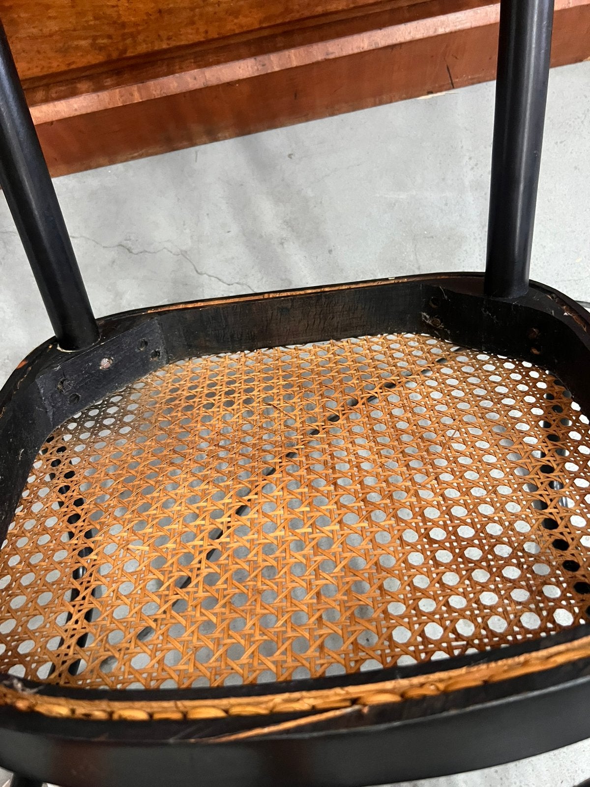 Vintage Thonet Stijl Armstoel Model 811 Zwart Webbing Rattan, Ophalen